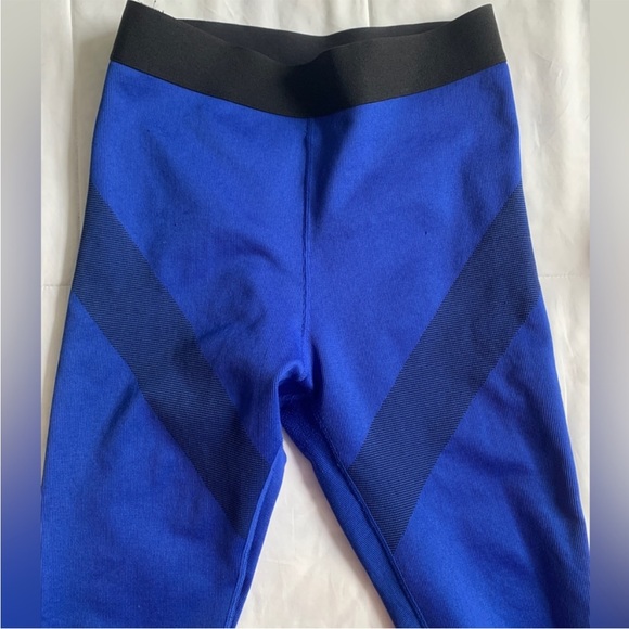 Fabletics Workout Set - Picture 2 of 2